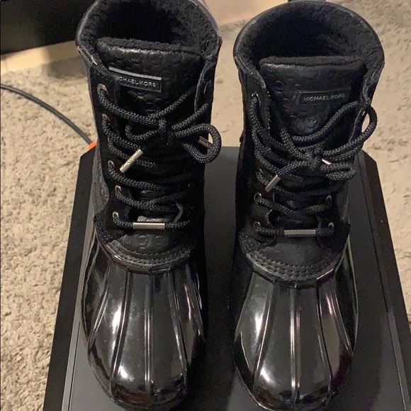 Rain boots women size 7 - Picture 1 of 5